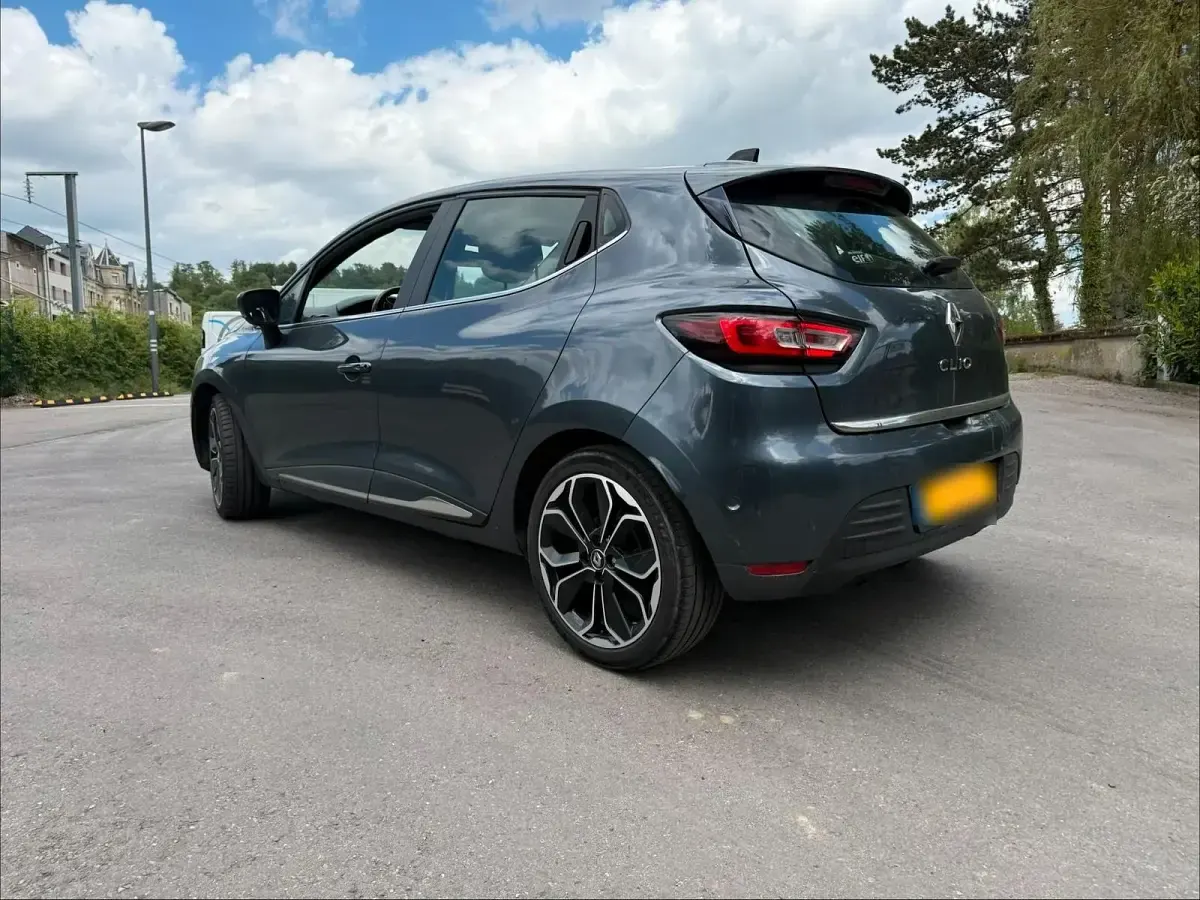 Gebraucht Renault Clio Intens 118 PS (86 kW) 2017 Grau Kleinwagen