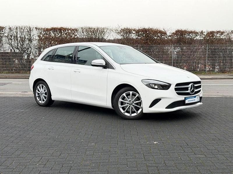 Weiß Gebraucht 2019 Mercedes B200 Van / Kleinbus | 18.790 € (Guter Preis) - Bild 1/4