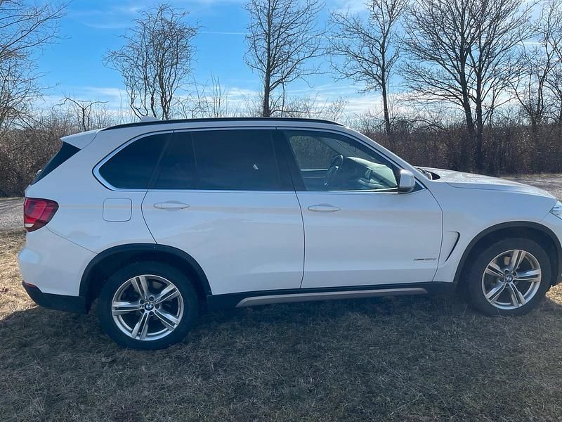 Gebraucht BMW X5 258 PS (189 kW) 2015 Weiß SUV