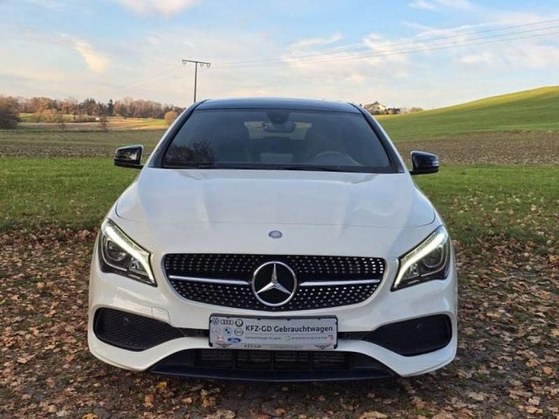 Gebraucht Mercedes CLA220 Shooting Brake AMG 184 PS (135 kW) 2017 Calcitweiss/zirrusweiss (metallic) Kombi