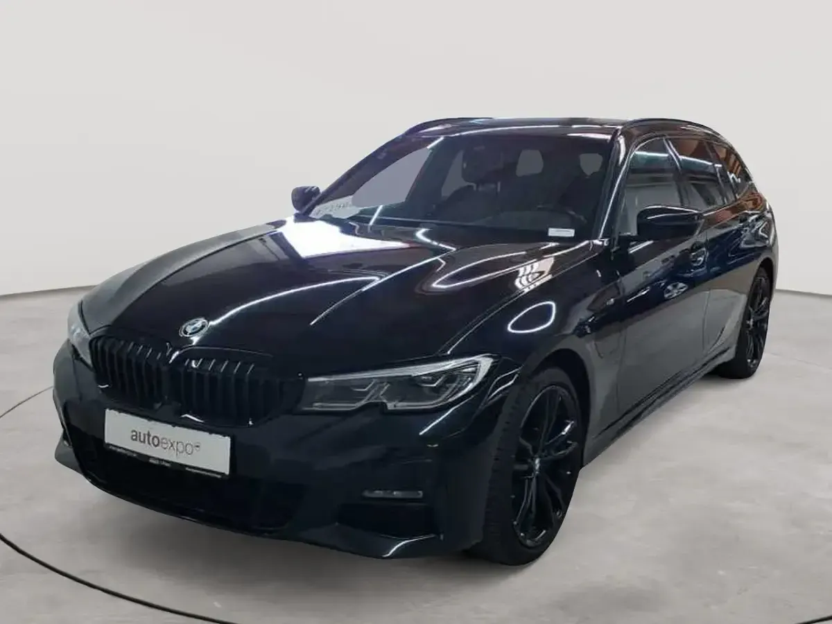 Gebraucht BMW 330 M Sport 184 PS (135 kW) 2021 Saphirschwarz metallic Kombi