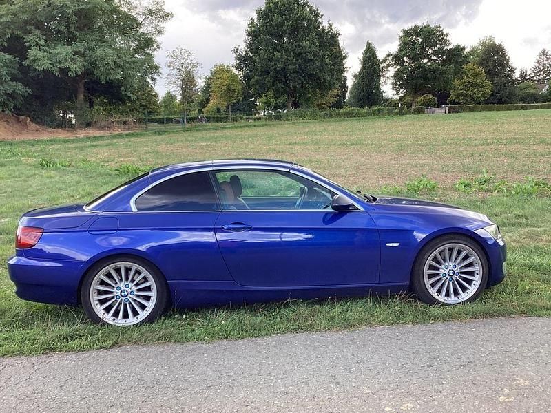 Gebraucht BMW 330 Cabriolet Sport Line 245 PS (180 kW) 2009 Blau Cabrio
