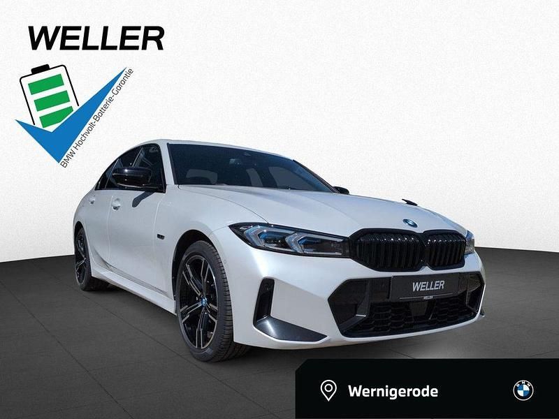 Weiß Gebraucht 2024 BMW 330e Performance Limousine | 44.750 € (Fairer Preis) - Bild 1/4
