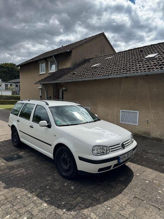 Weiß Gebraucht 2005 VW Golf IV Basis Kombi | 2.000 € (Fairer Preis) - Bild 1/4