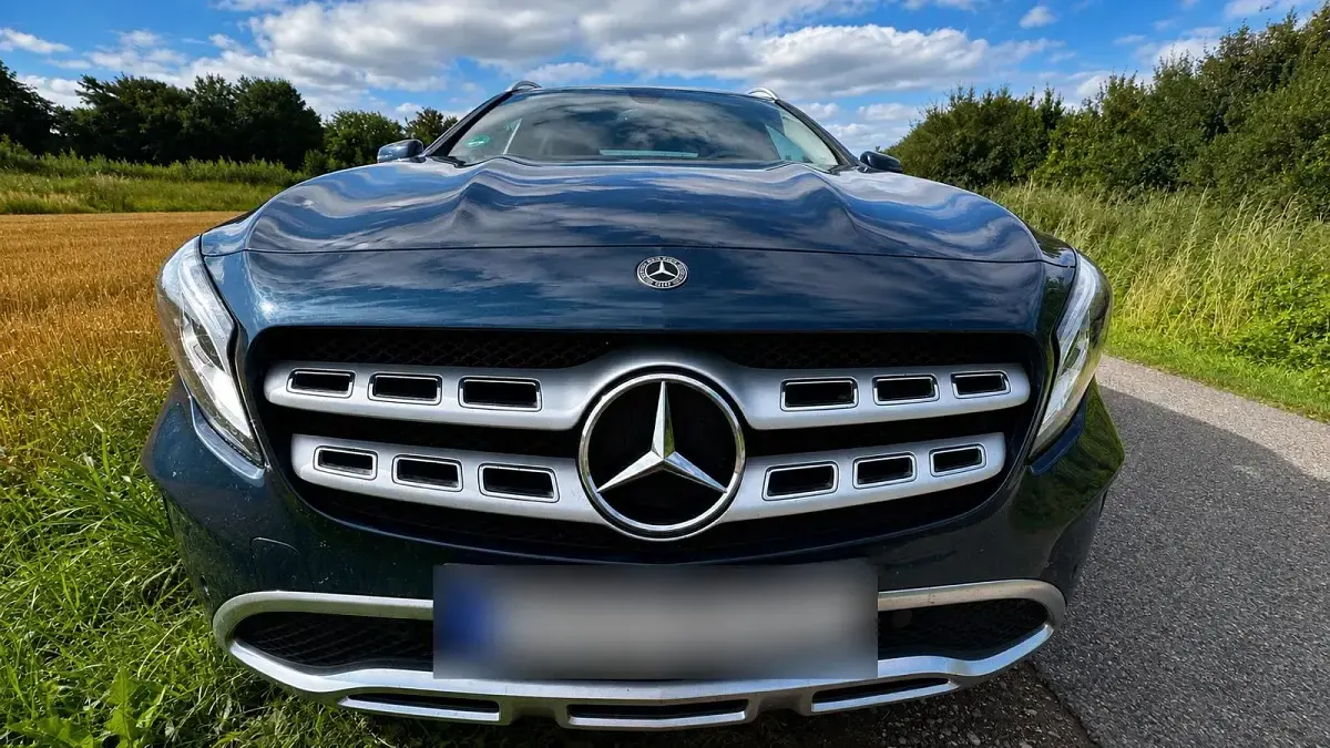 Gebraucht Mercedes GLA220 Urban 170 PS (125 kW) 2019 Blau SUV