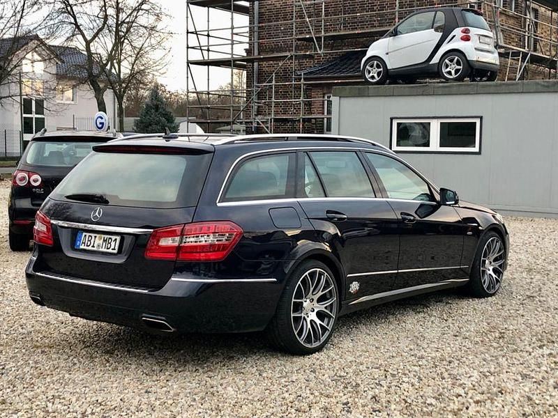 Gebraucht Mercedes E350 265 PS (194 kW) 2011 Blau Kombi