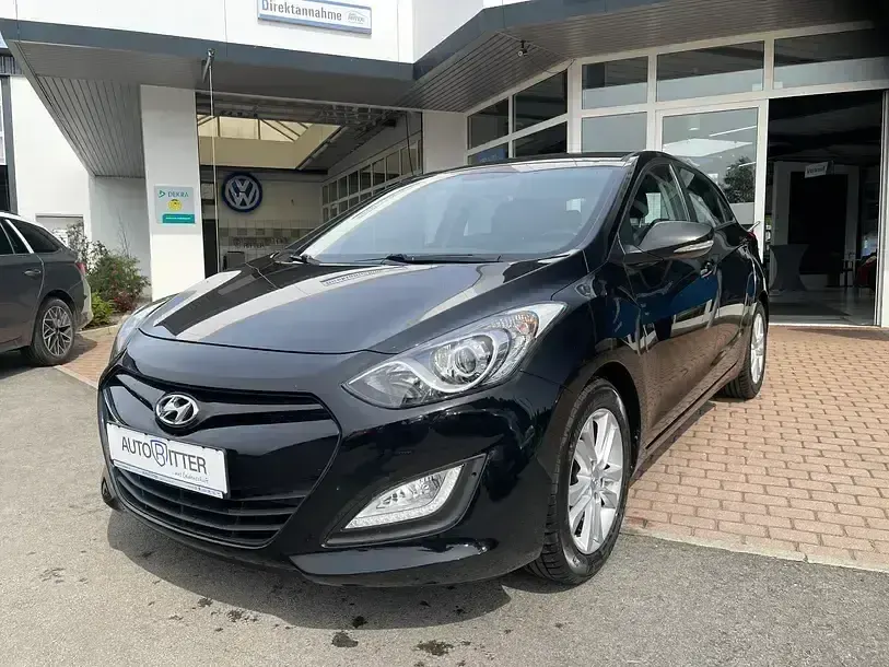 Gebraucht Hyundai i30 135 PS (99 kW) 2015 Schwarz Limousine