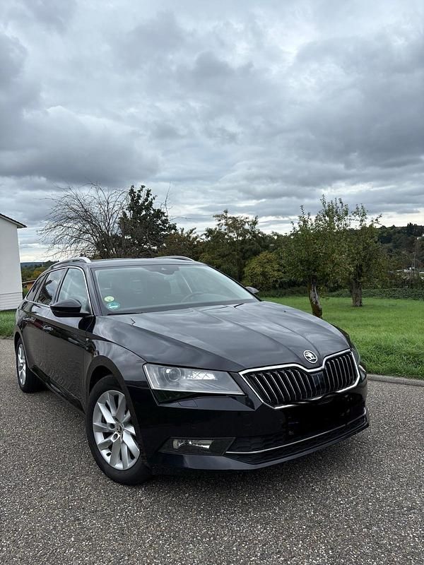 Schwarz Gebraucht 2019 Skoda Superb Style Kombi | 17.800 € (Superpreis) - Bild 1/4