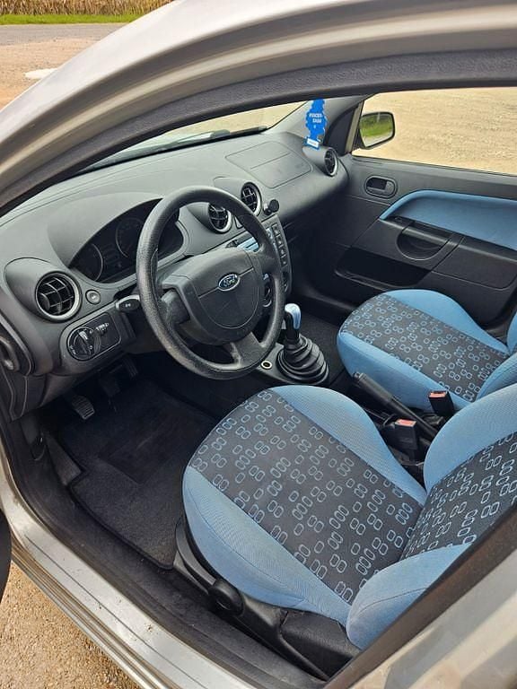 Gebraucht Ford Fiesta 80 PS (58 kW) 2005 Silber Kleinwagen