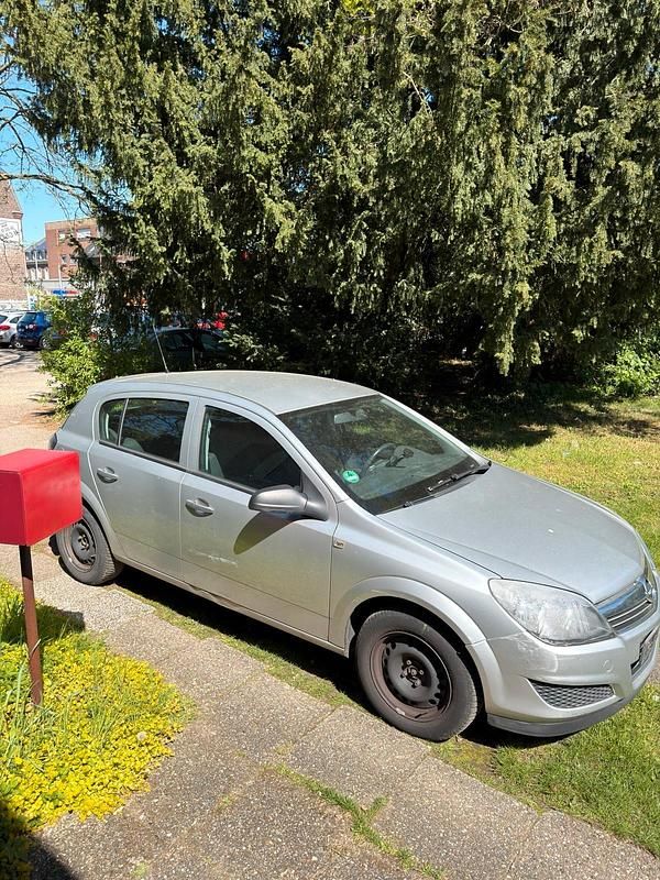 Używany Opel Astra 88 KM (64 kW) 2009 Szary Hatchback