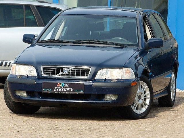 Blau Gebraucht 2002 Volvo V40 Comfort Kombi | 1.490 € (Fairer Preis) - Bild 1/4