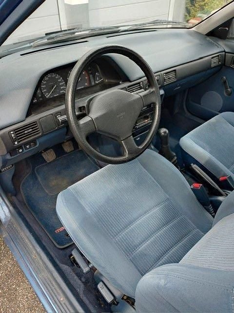 Gebraucht Mazda 323 84 PS (61 kW) 1990 Blau Limousine