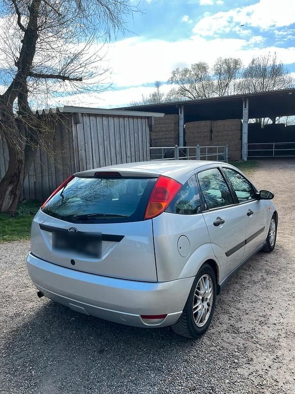 Używany Ford Focus 130 KM (95 kW) 1998 Srebrny Sedan/Limuzyna