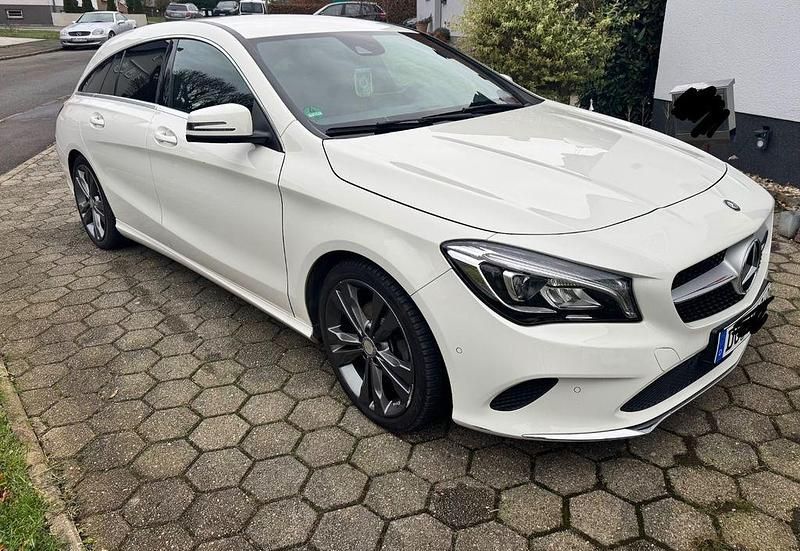 Gebraucht Mercedes CLA180 Shooting Brake 122 PS (89 kW) 2017 Weiß Kombi