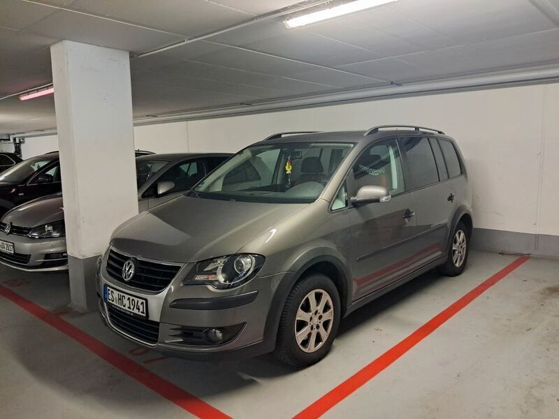 Grau Gebraucht 2007 VW Touran Cross Van / Kleinbus | 5.999 € (Fairer Preis) - Bild 1/4