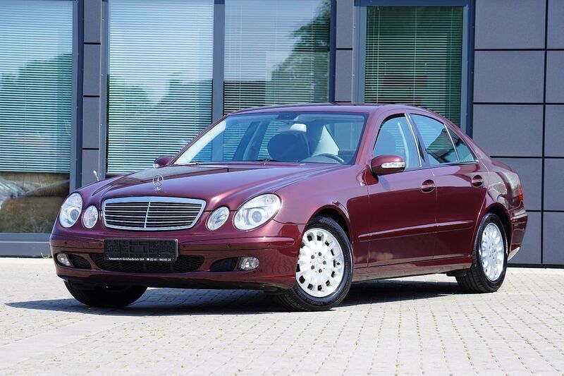 Carneolrot metalliclack Gebraucht 2006 Mercedes E350 Limousine | 11.000 € (Fairer Preis) - Bild 1/4