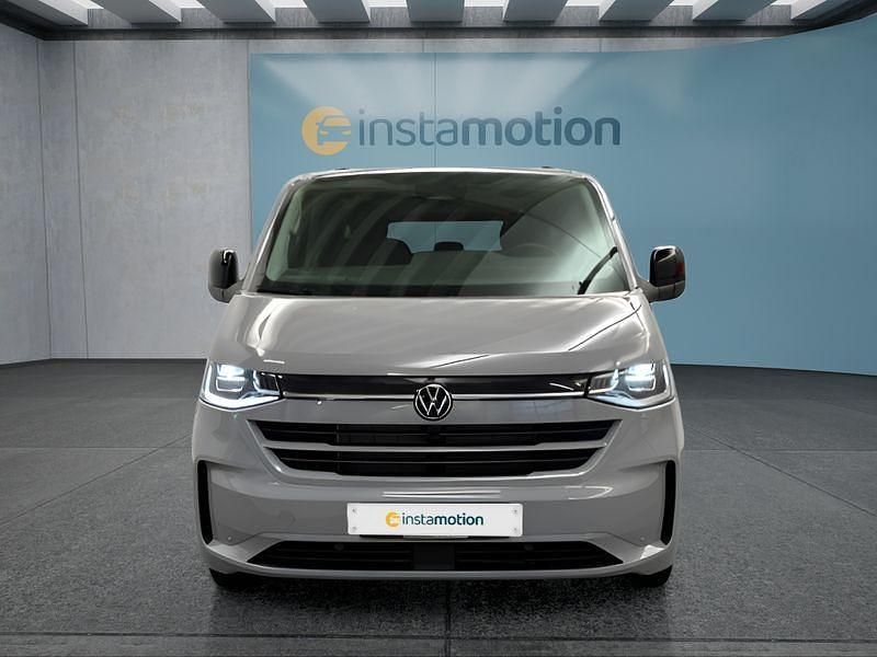 Neu VW T7 150 PS (110 kW) 2025 Grau Van