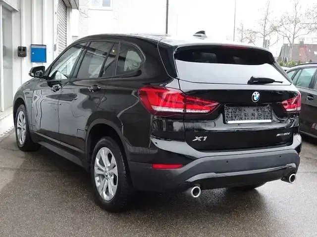 Używany BMW X1 Advantage 190 KM (139 kW) 2022 Czarny SUV