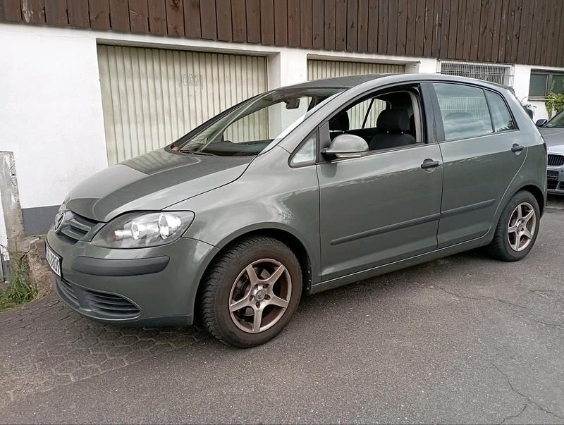 Grün Gebraucht 2005 VW Golf IV Kleinwagen | 3.000 € (Etwas zu teuer) - Bild 1/4