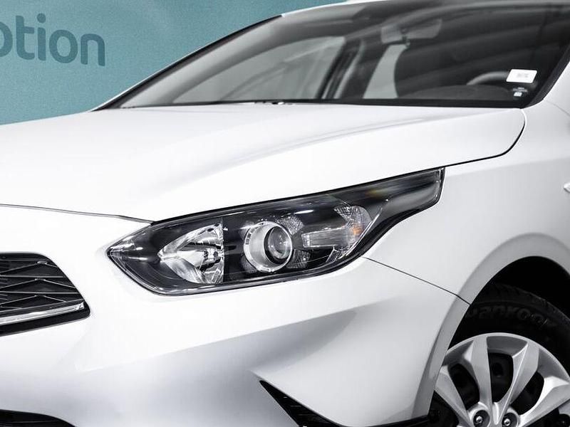 Gebraucht Kia Ceed 101 PS (74 kW) 2024 Silber Kleinwagen