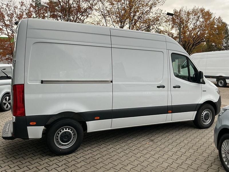 Gebraucht Mercedes E-Sprinter 85 kW (116 PS) 2023 Arktikweiß Van