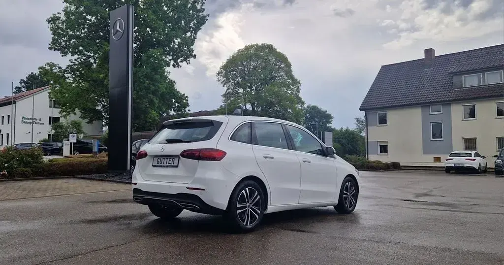 Gebraucht Mercedes B180 Progressive 136 PS (100 kW) 2025 Weiß Kleinwagen