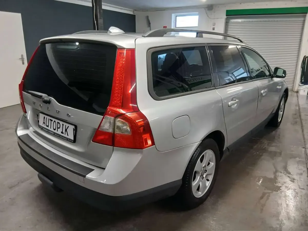 Gebraucht Volvo V70 145 PS (106 kW) 2009 Silver / metallic Kombi