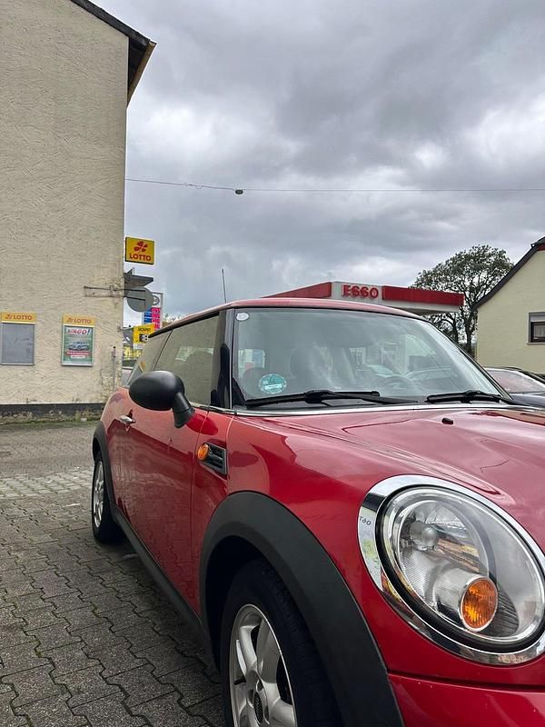 Rot Gebraucht 2011 Mini ONE Kleinwagen | 2.599 € - Bild 1/4