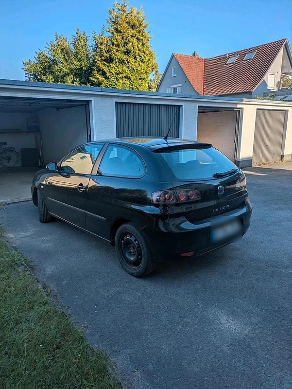 Schwarz Gebraucht 2006 Seat Ibiza Limousine | 700 € (Superpreis) - Bild 1/3