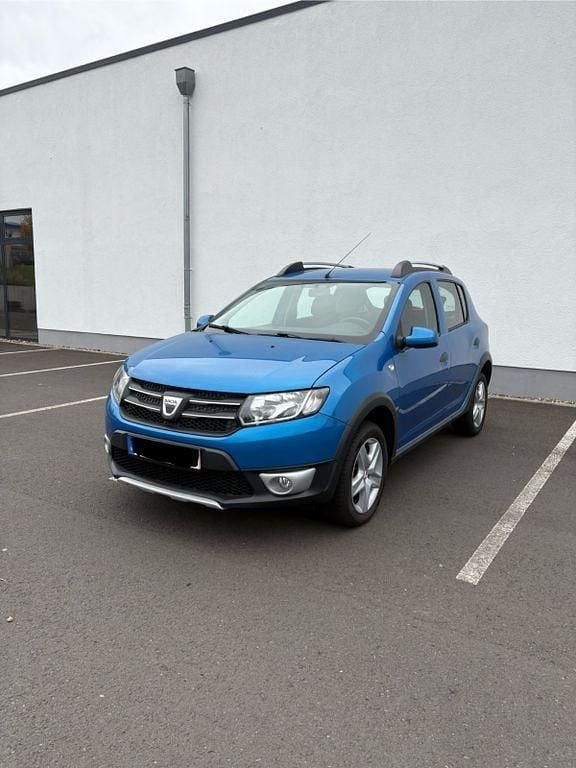 Blau Gebraucht 2015 Dacia Sandero Prestige Kleinwagen | 4.690 € (Guter Preis) - Bild 1/4