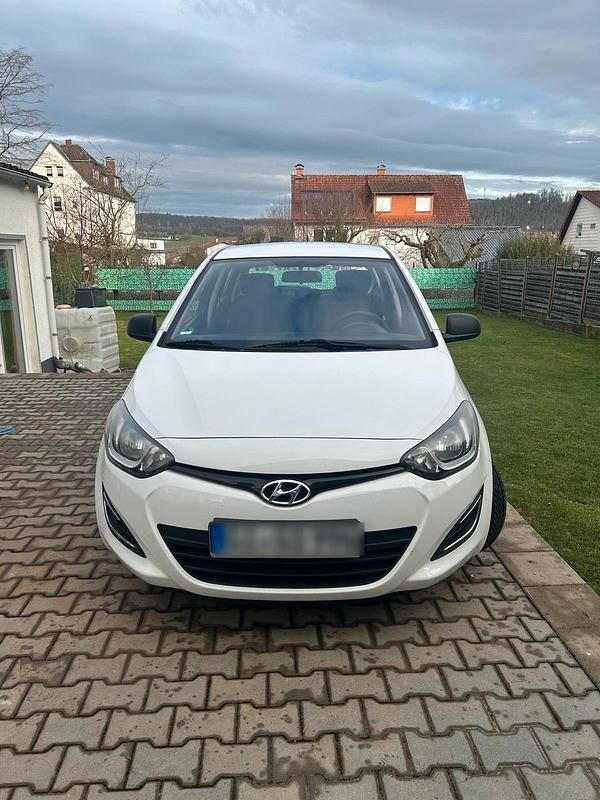 Weiß Gebraucht 2014 Hyundai i20 Kleinwagen | 4.000 € (Guter Preis) - Bild 1/4