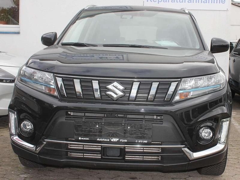 Cosmic black pearl met. Gebraucht 2022 Suzuki Vitara Comfort SUV | 18.990 € (Fairer Preis) - Bild 1/4