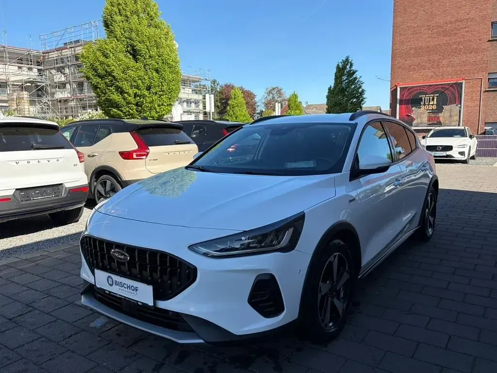 Używany Ford Focus Active 155 KM (114 kW) 2024 Biały Sedan/Limuzyna