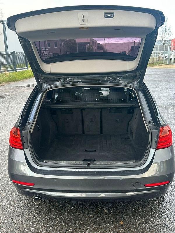 Gebraucht BMW 320 185 PS (136 kW) 2013 Grau Kombi