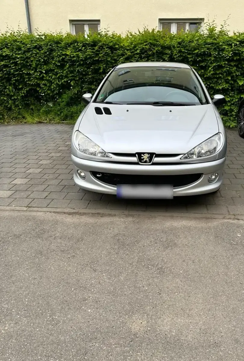 Gebraucht Peugeot 206 75 PS (55 kW) 2009 Silber Limousine
