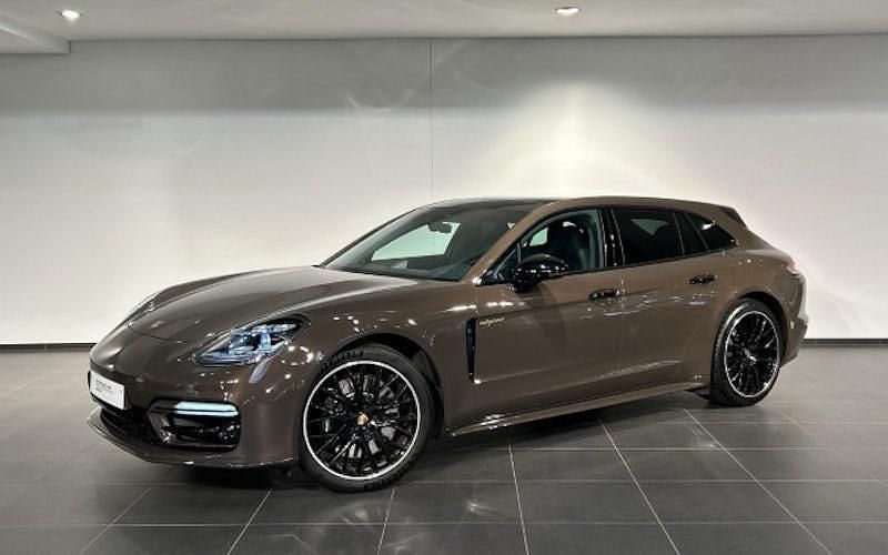Braun Gebraucht 2021 Porsche Panamera S E-Hybrid Sport Turismo Limousine | 97.900 € - Bild 1/4