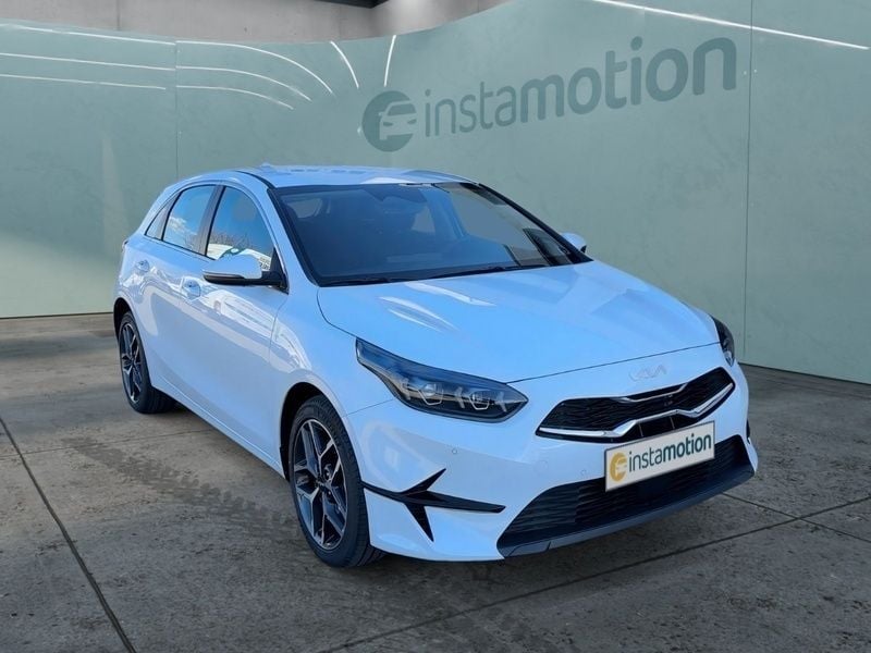 Weiß Neu 2024 Kia Ceed Spirit Limousine | 27.088 € (Fairer Preis) - Bild 1/4