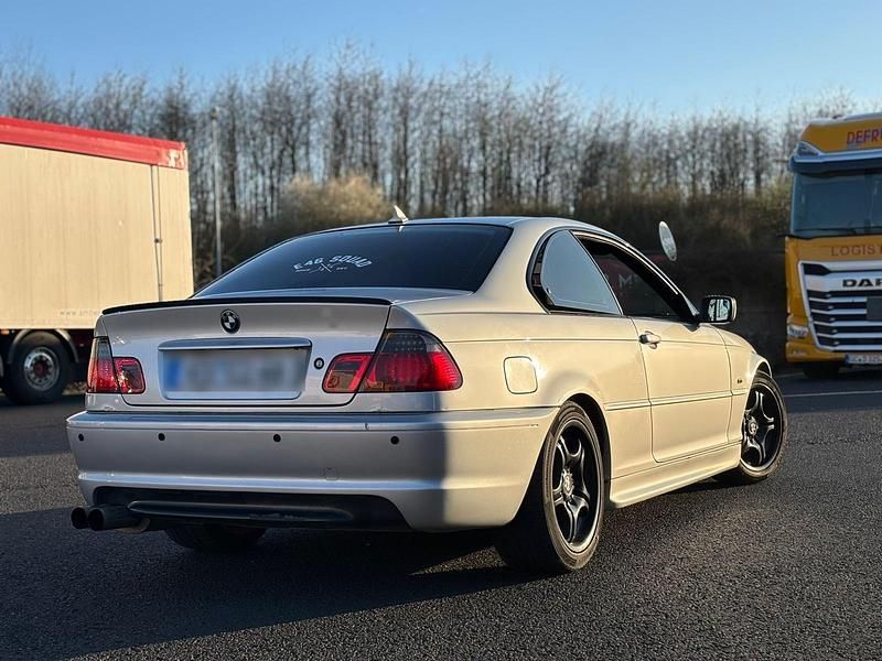 Gebraucht BMW 320 170 PS (125 kW) 2001 Silber Coupé