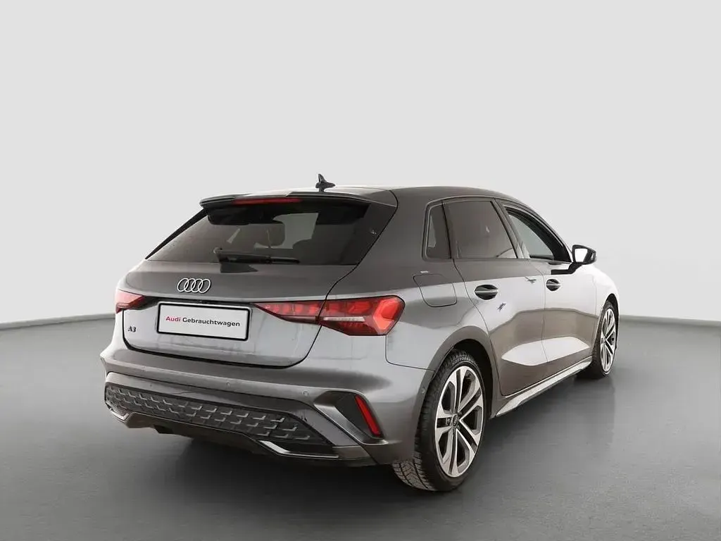 Gebraucht Audi A3 Ambiente 150 PS (110 kW) 2025 Daytonagrau perleffekt (metallic) Limousine