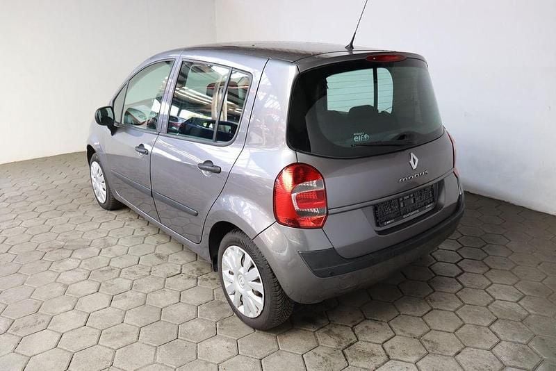 Usado Renault Modus Expression 75 HP (55 kW) 2010 Cinzento Monovolume