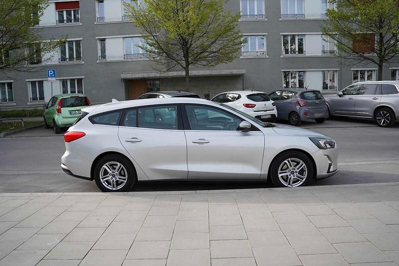 Second-hand Ford Focus Active 120 CP (88 kW) 2019 Argintiu Break