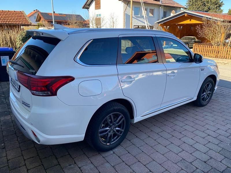 Gebraucht Mitsubishi Outlander P-HEV 224 PS (164 kW) 2018 Weiß SUV