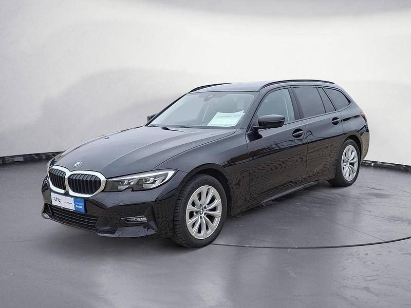 Schwarz Gebraucht 2022 BMW 320 Advantage Kombi | 26.620 € (Guter Preis) - Bild 1/4