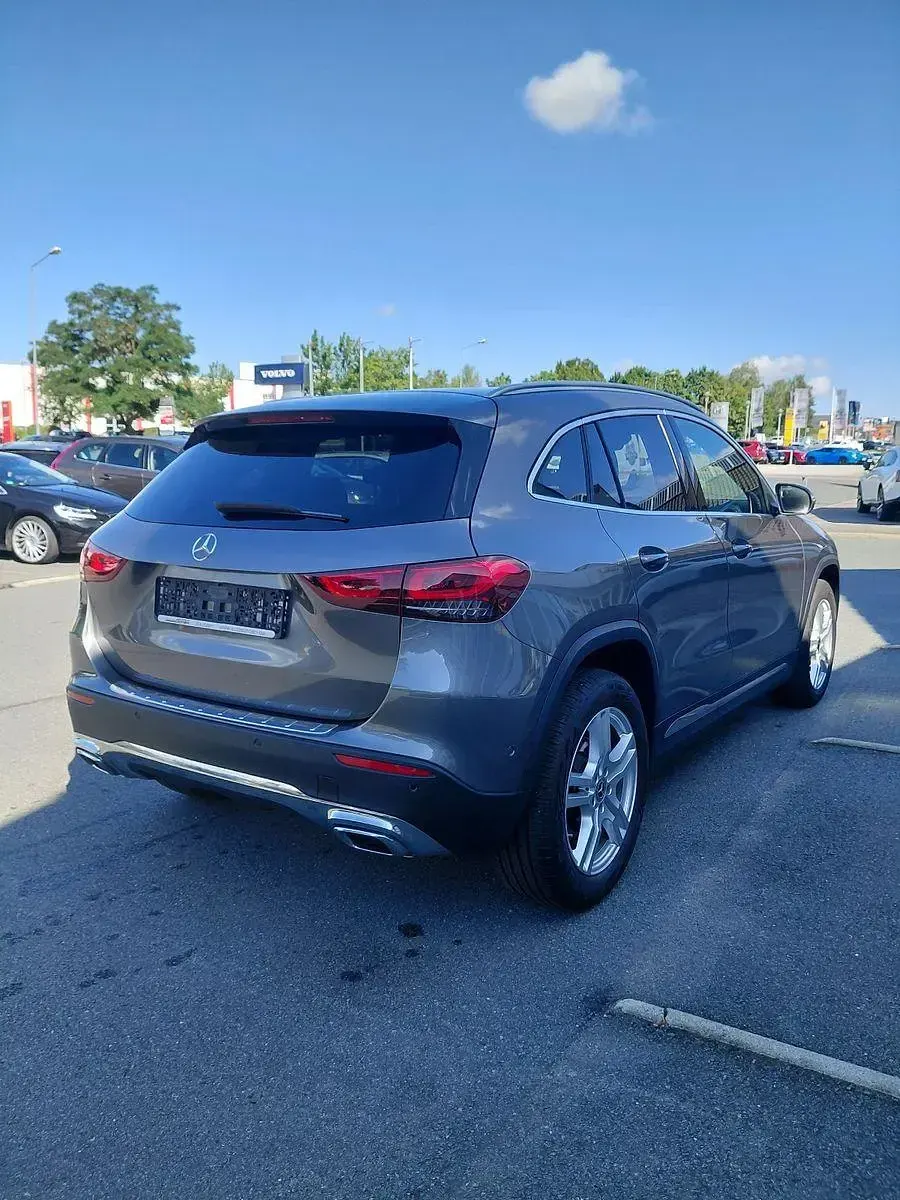 Gebraucht Mercedes GLA200 163 PS (119 kW) 2020 Grau SUV