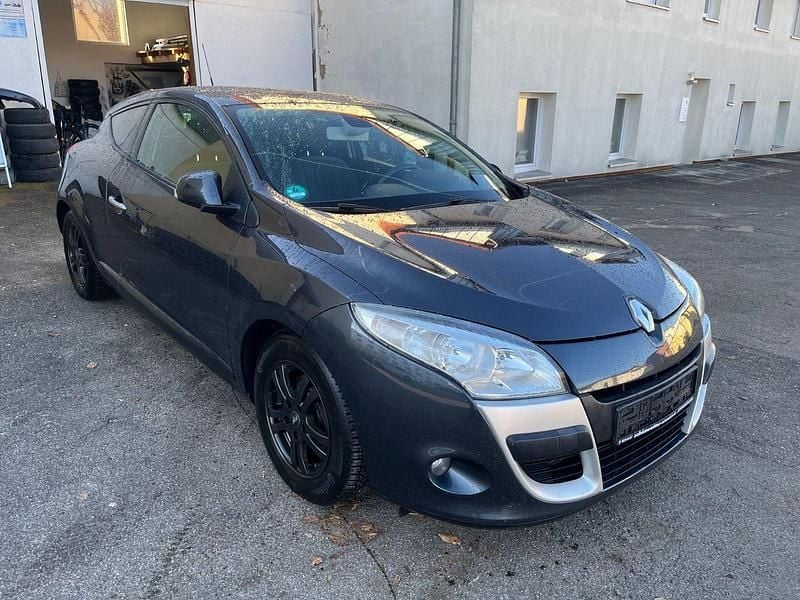 Grau Gebraucht 2010 Renault Mégane Coupé Dynamique Coupé | 3.400 € (Fairer Preis) - Bild 1/4