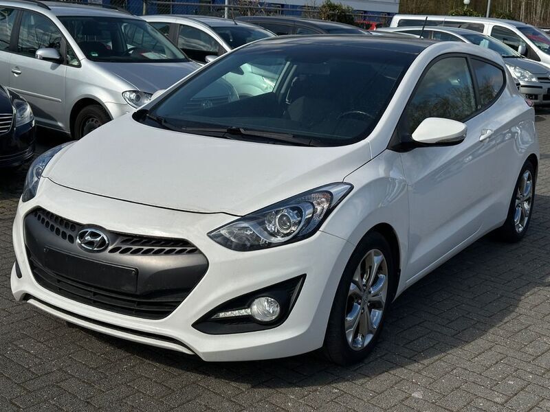 Weiß Gebraucht 2014 Hyundai i30 Coupé | 4.900 € (Fairer Preis) - Bild 1/4