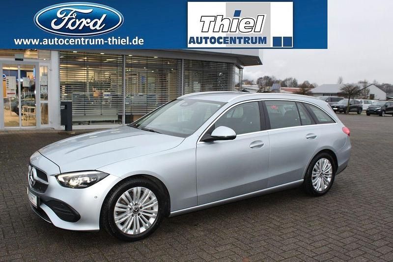 Gebraucht Mercedes C200 Avantgarde 163 PS (119 kW) 2022 Silber Limousine