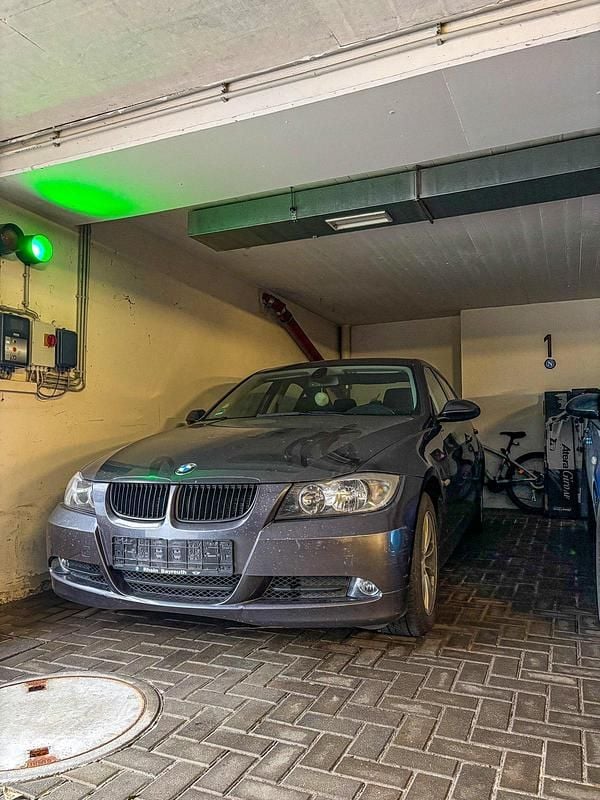 Grau Gebraucht 2005 BMW 320 Limousine | 2.000 € (Superpreis) - Bild 1/4