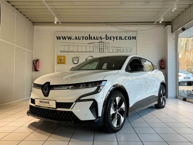 Gletscherweiss Gebraucht 2022 Renault Mégane Equilibre Limousine | 21.390 € (Fairer Preis) - Bild 1/4