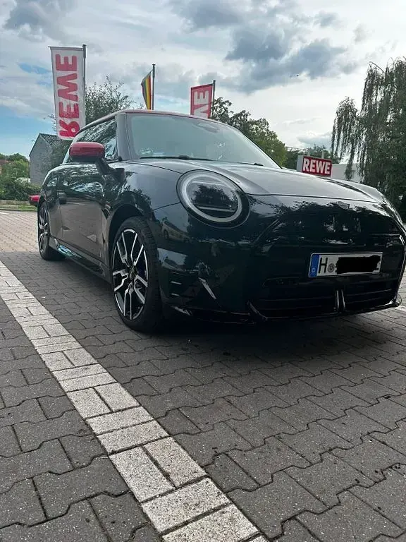 Gebraucht Mini Cooper SE 160 kW (218 PS) 2024 Schwarz Kleinwagen